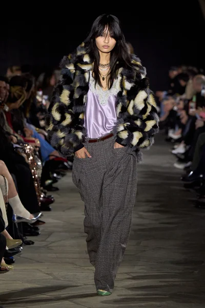 Look 11
